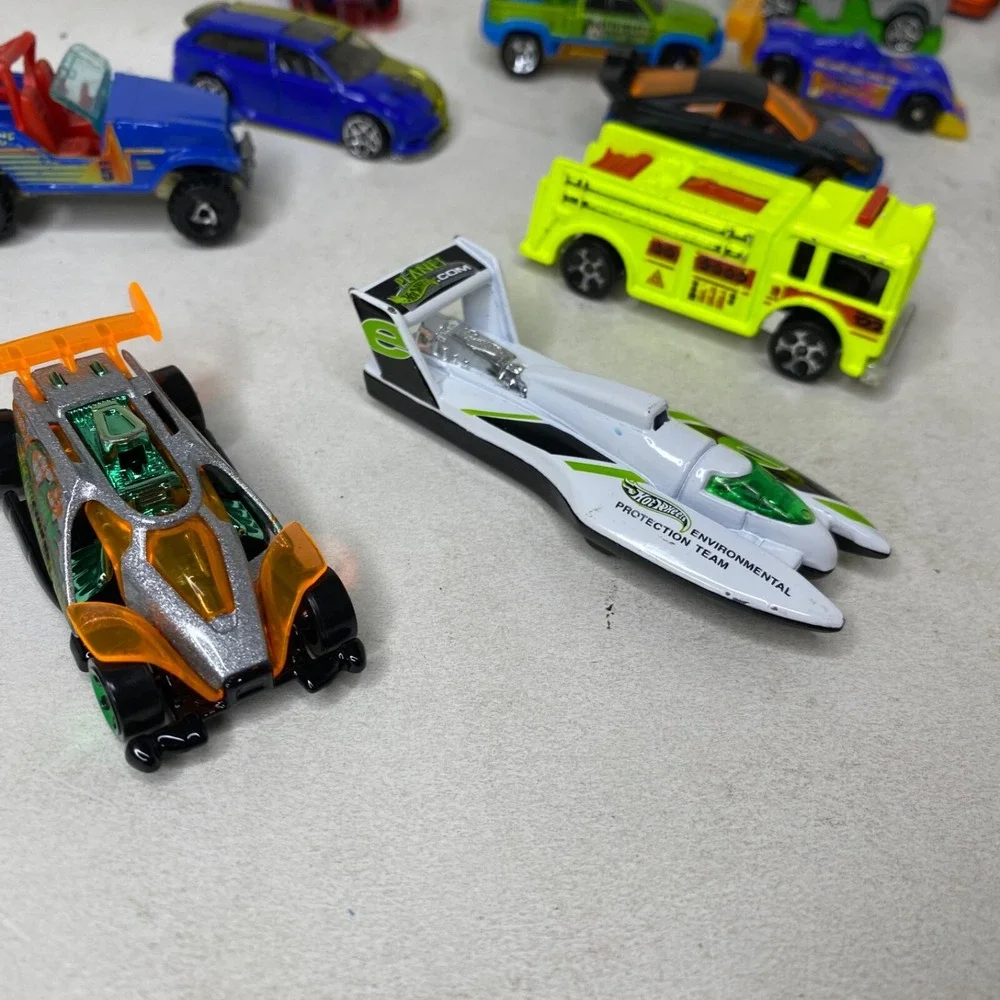 Hot Wheels Lot of 25 Diecast Cars 1970s–2000s Mercedes Fire Truck Mega-Duty